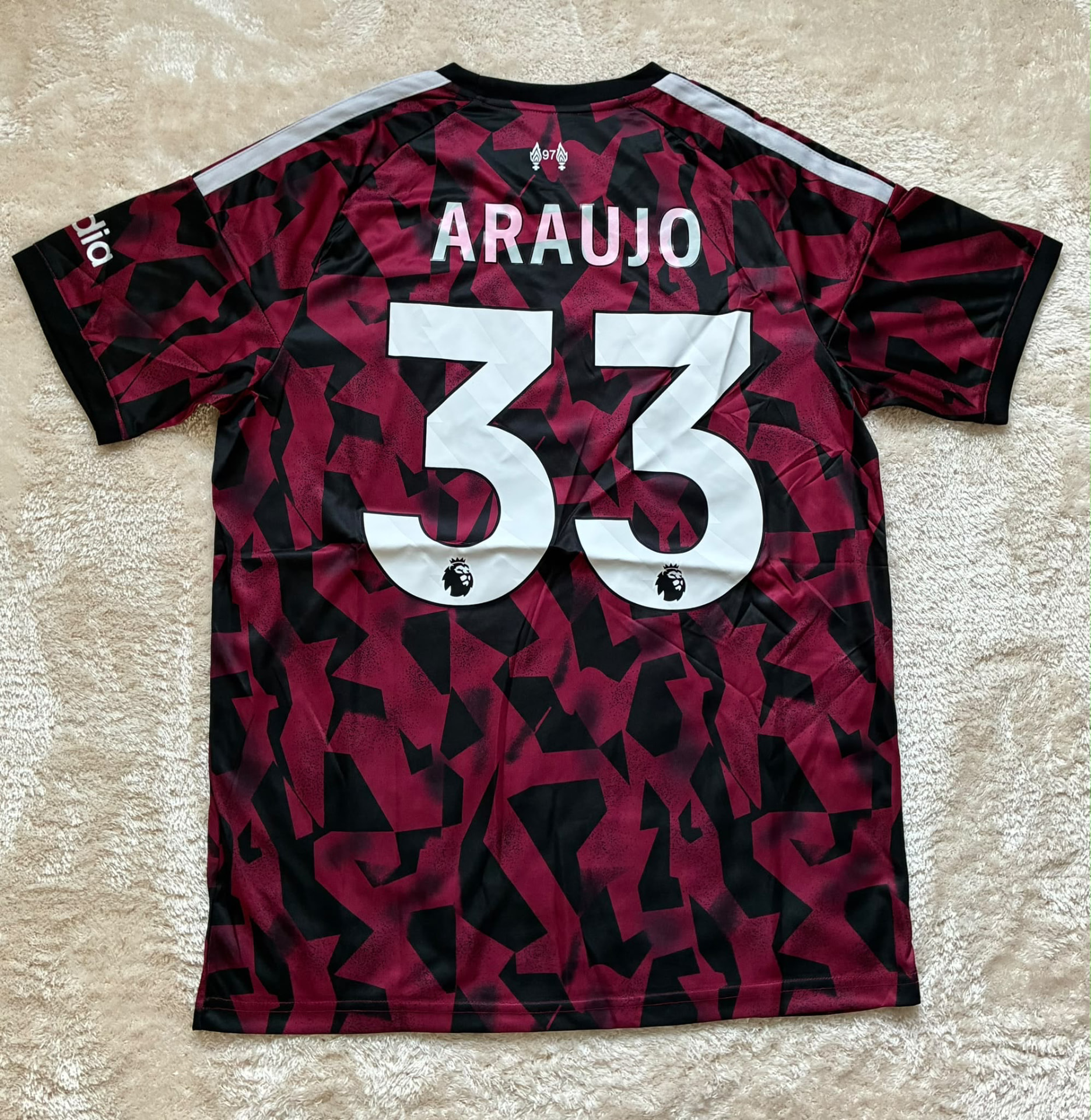 Araujo #33 Liverpool Udebane